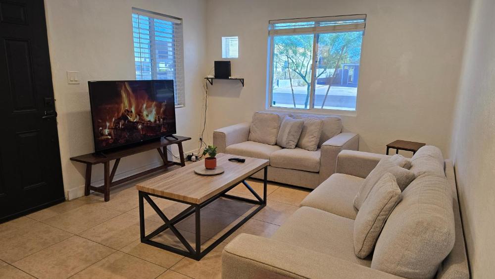zzz Msg for 5 percent off zzz 3Bed 1Bath KingKingQueenBeds House MidtownPHX
